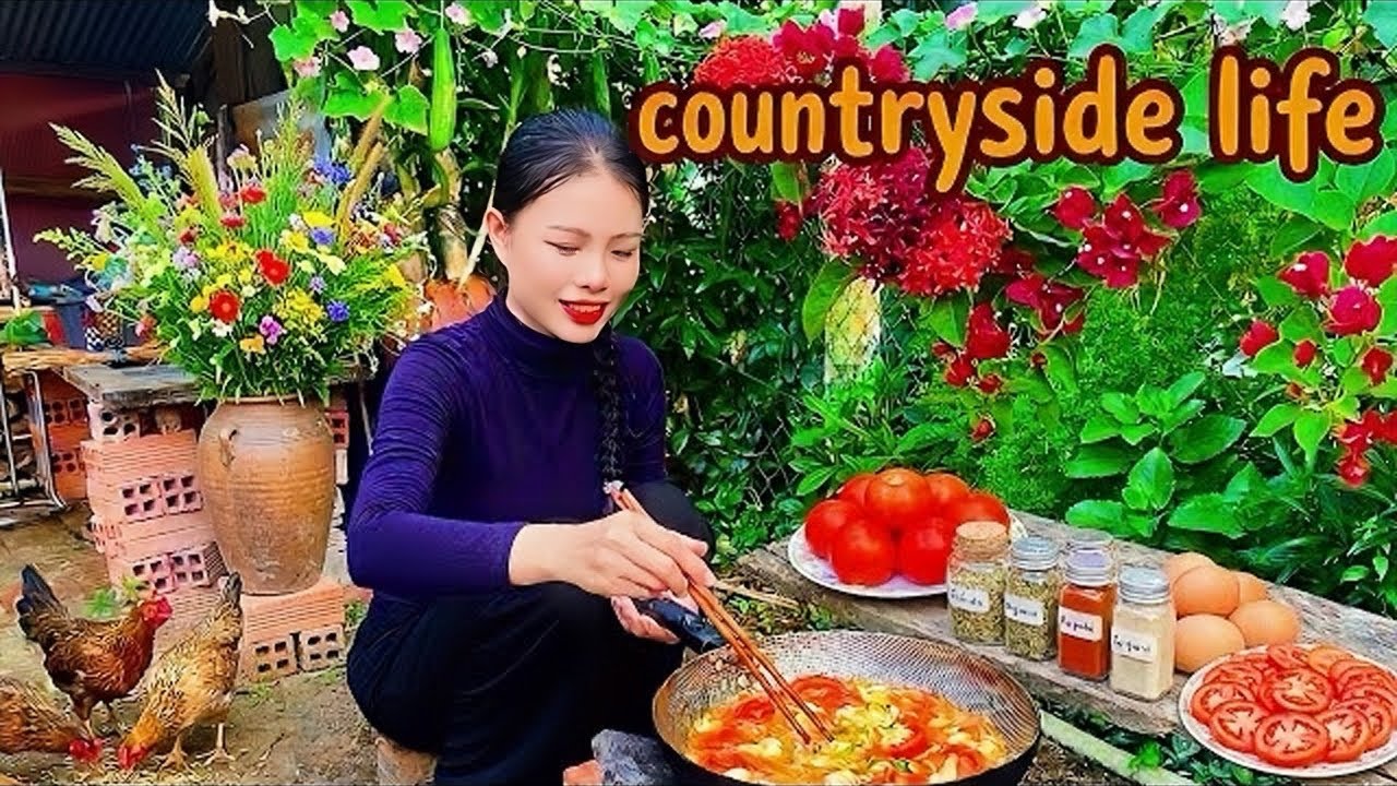 Сельская жизнь: сад после дождя, кормление кур и жареные яйца с помидорами