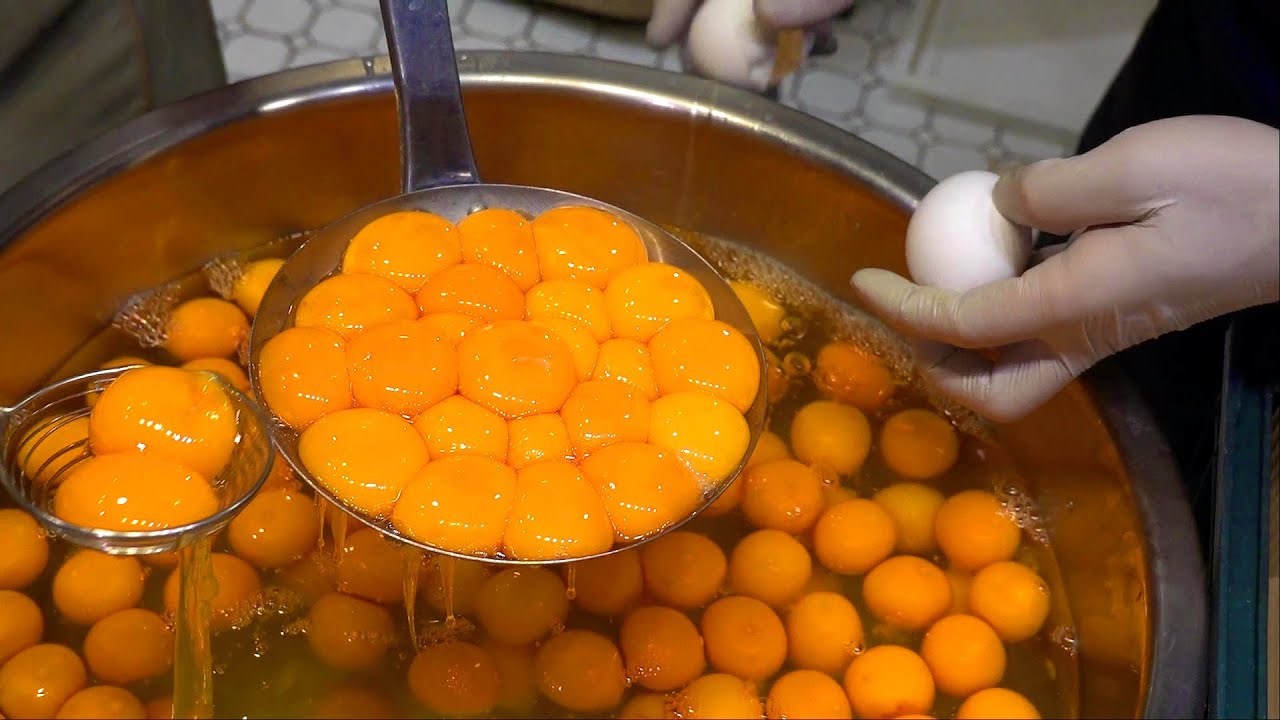 台灣巨大古早味豆漿蛋糕，原料單純天然帶豆香，口感扎實香甜不膩，不知不覺就吃掉了一大塊！ / Taiwanese Huge Soy Milk Castella Cake / カステラ / 대왕카스테라