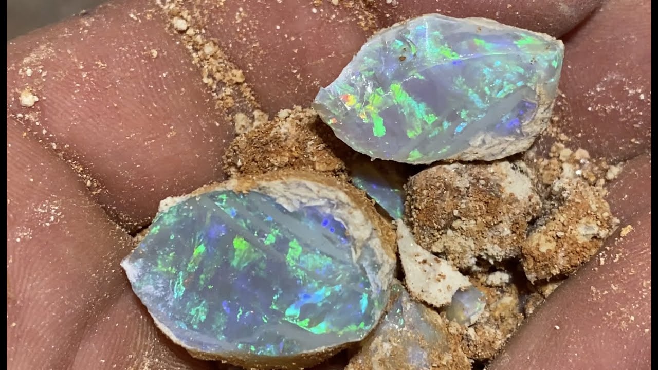 Renee made me drive around the opal fields for hours then said stop! Opal is here, peg it! Part 1