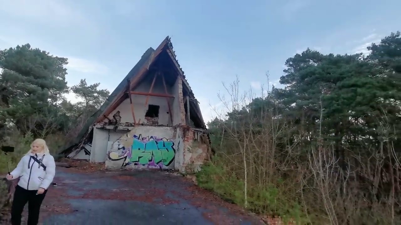 Der Verlassene Fliegerhorst. 
