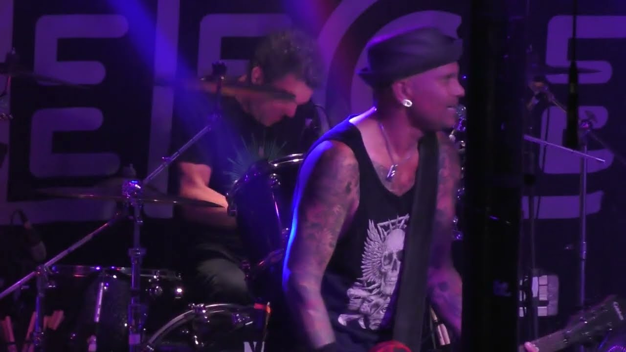 CJ Wildheart - Little Flower (Live)