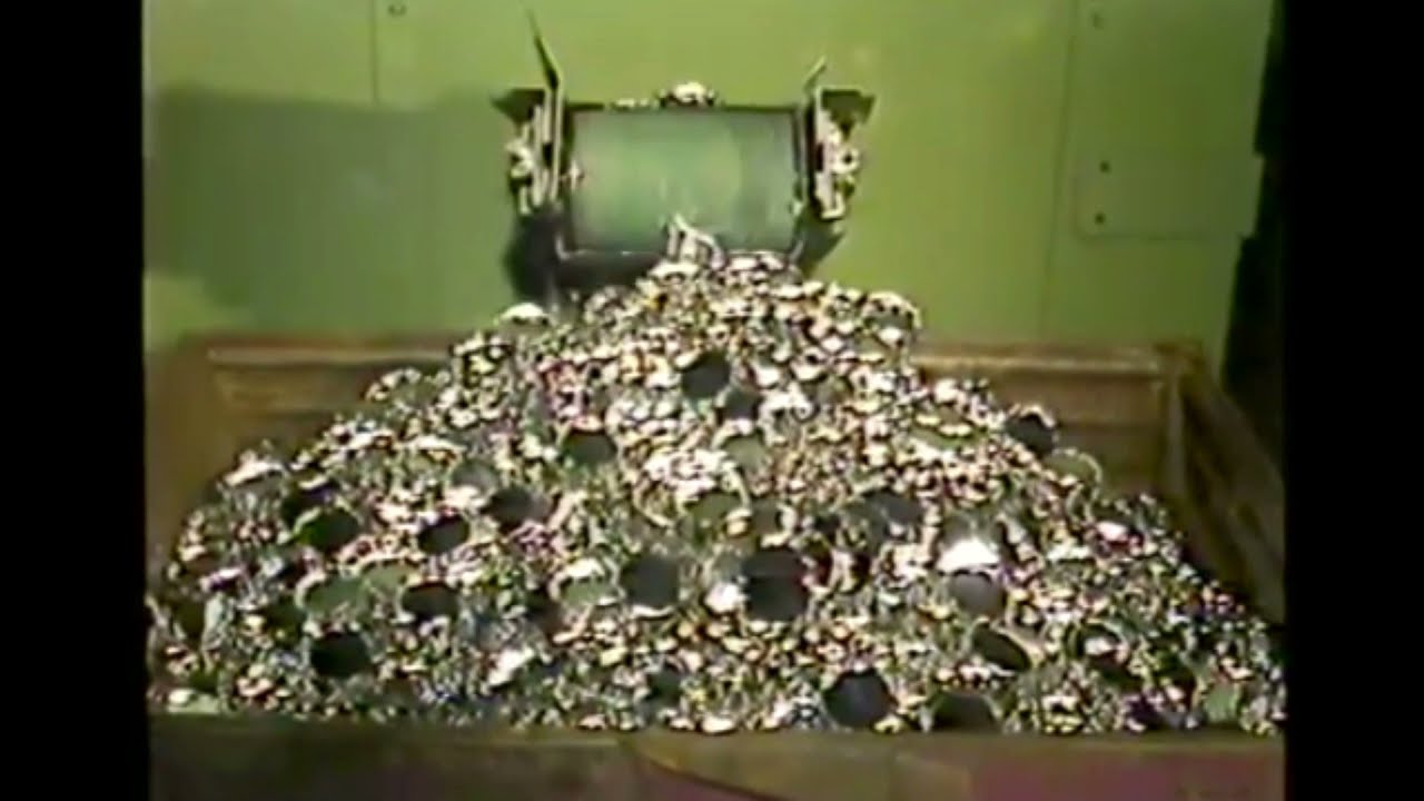 Video's over de blikfabriek in Hoogeveen periode 1960 en 1980.