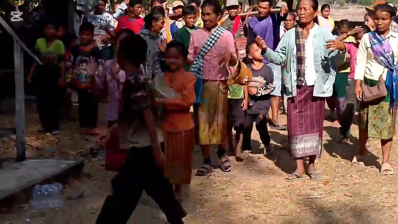 ງານບຸນຜ່າປ່າສາມະຄີຢູ່ບາ້ນດົງຫມາກກໍ່ເມືອງອາດສະພັງທອງ