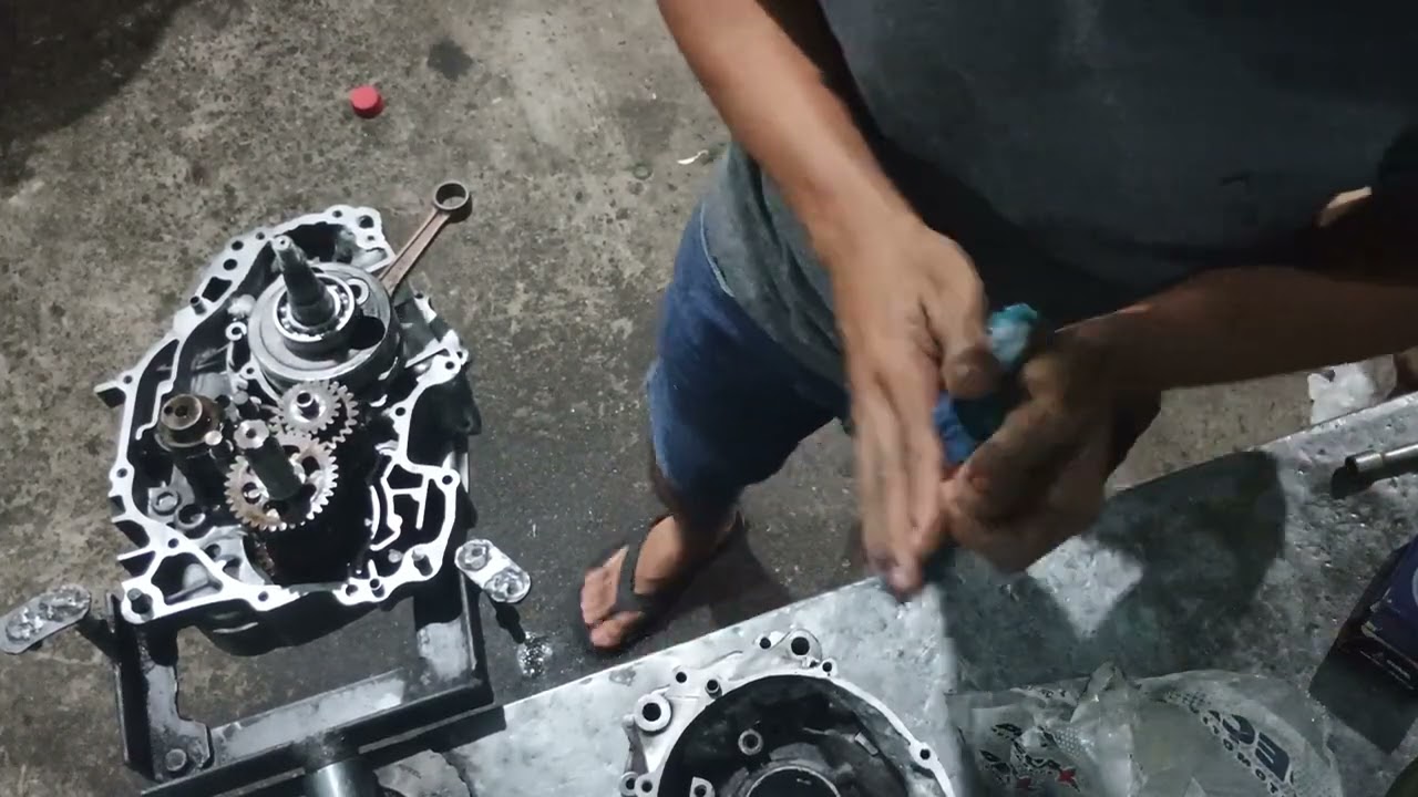 Motor de Titan 150 sendo convertido para 2T DT 180 