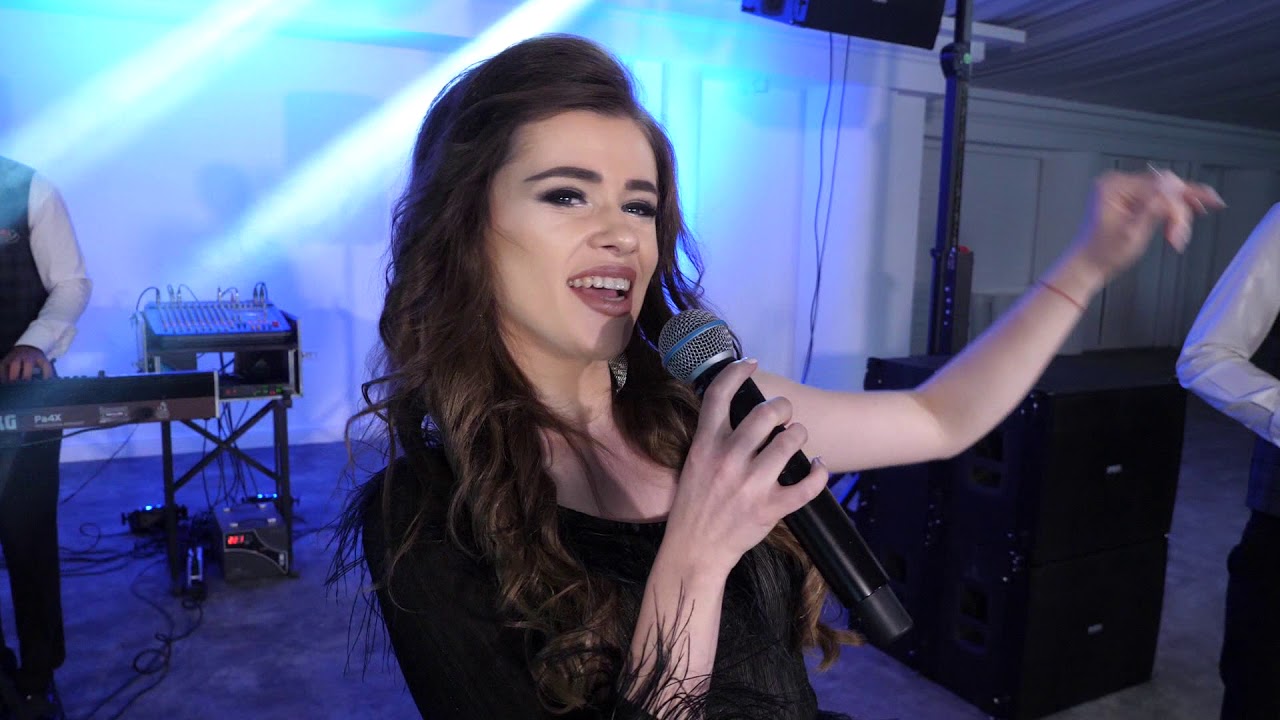 ALEXANDRA MĂRCUT  -  Colaj etno