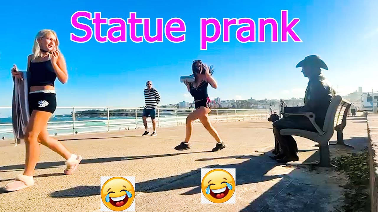 Statue prank - Hilarious laughter and Fun at the beach | Sydney