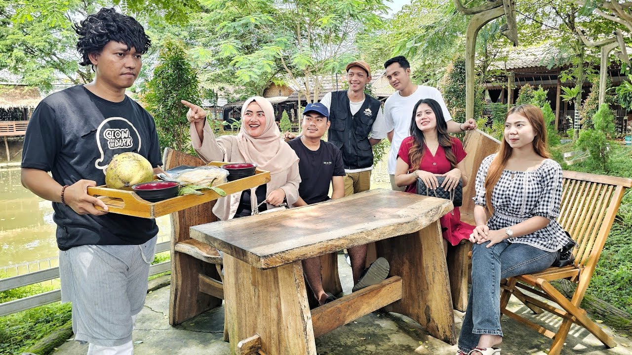 BOS NYAMAR JADI PELAYAN SAAT BUKBER - DIHINA TEMAN
