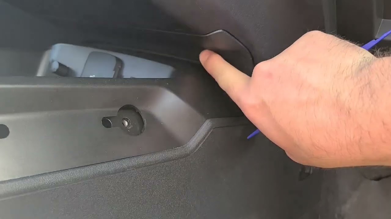 Super Clean GMRS Radio Install in a Bronco - Midland MXT275