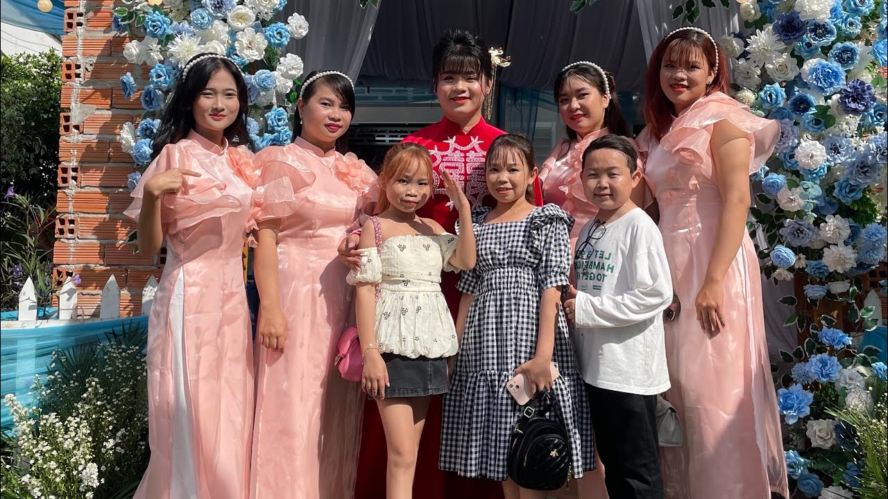 Bé Hạt Tiêu cùng Cô Chủ Nhỏ đi dự đám cưới của cô gái Độc Lạ Việt Nam