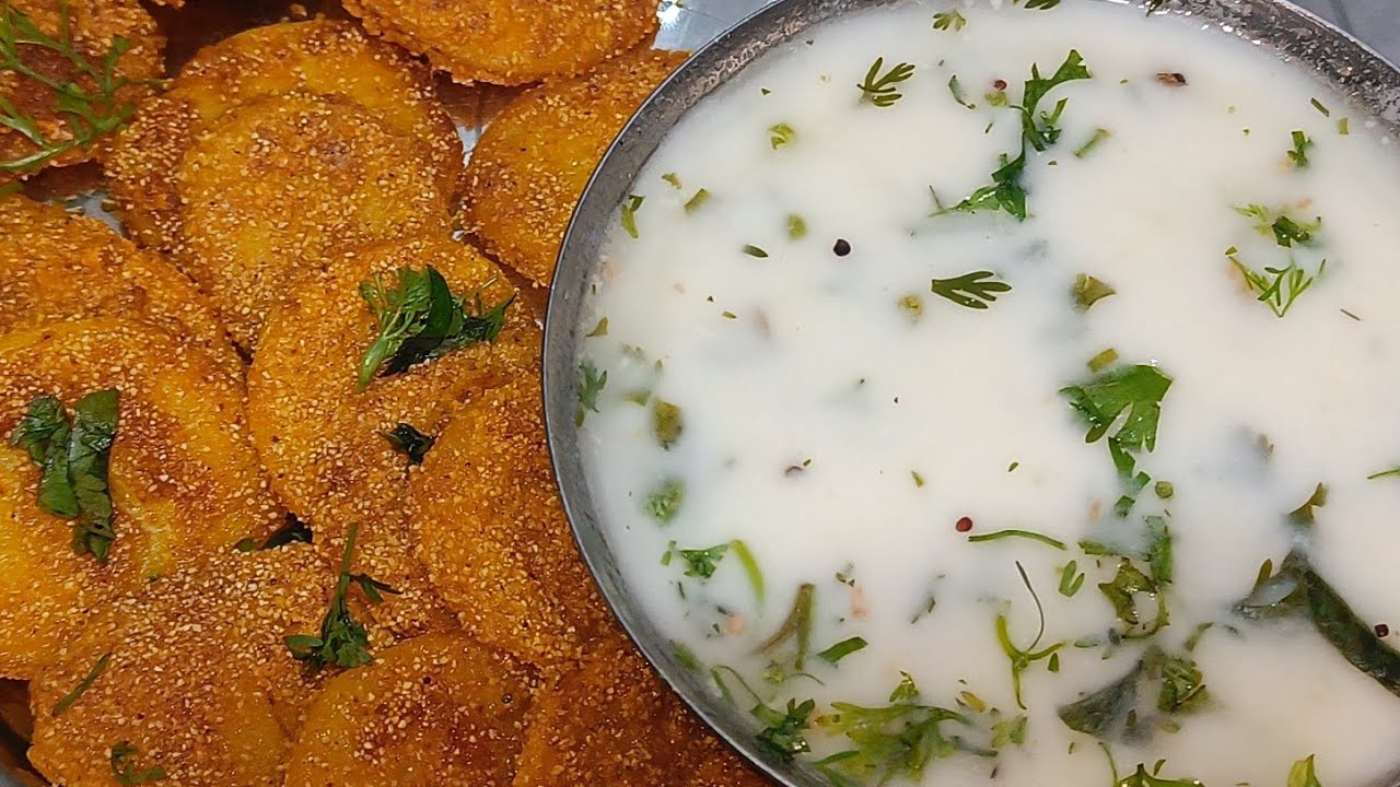 कमी तेलाचा वापर करून झटपट बनणारे बटाट्याचे कुरकुरीत काप आणि चविष्ट ताकाची कढी