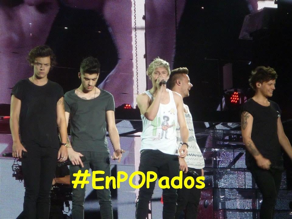 ONE DIRECTION cantan 