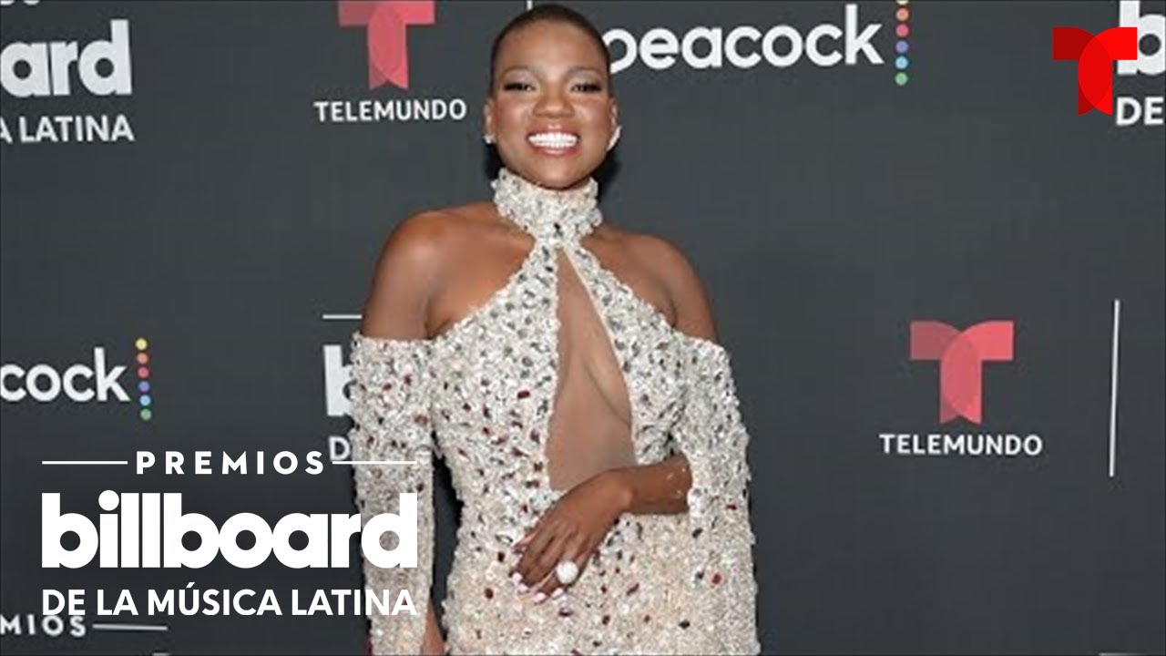Chiky Bombom lució un vestido de brillo en la alfombra roja | Premios Billboard 2022