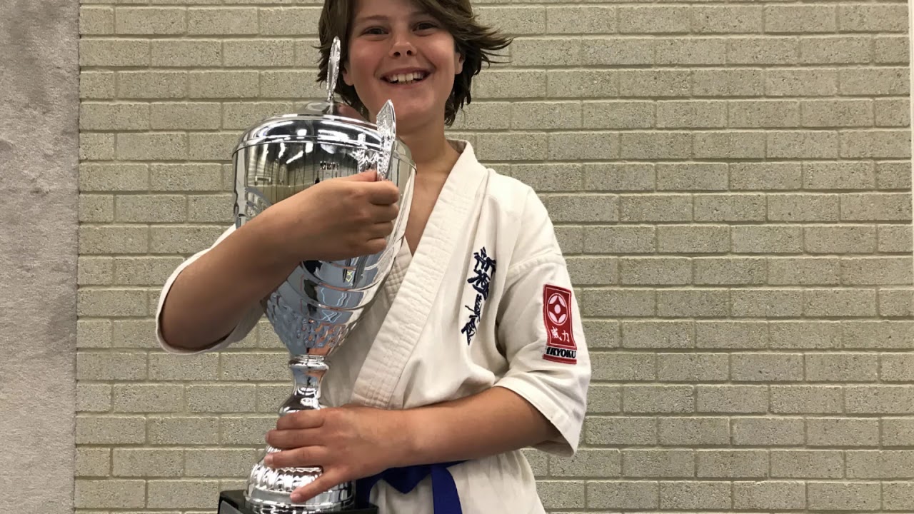 Sven de Kwaadsteniet (winnaar David Dekenga Memorial Cup 2019) bij Omroep Leo Middels&eacute;