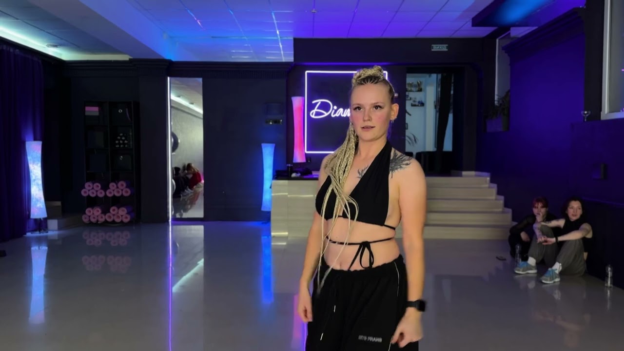 Dancer Ria Steel - MK TONAX 