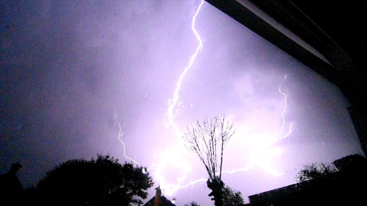 Stevig onweer&inslag (250 meter) Damwoude 24-04-2019