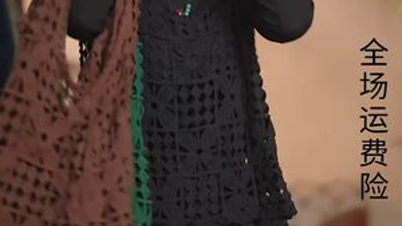 百搭镂空棉线马甲， ​秋季百搭镂空套头针织棉线马甲，​#​#2025抖音创作者大会​