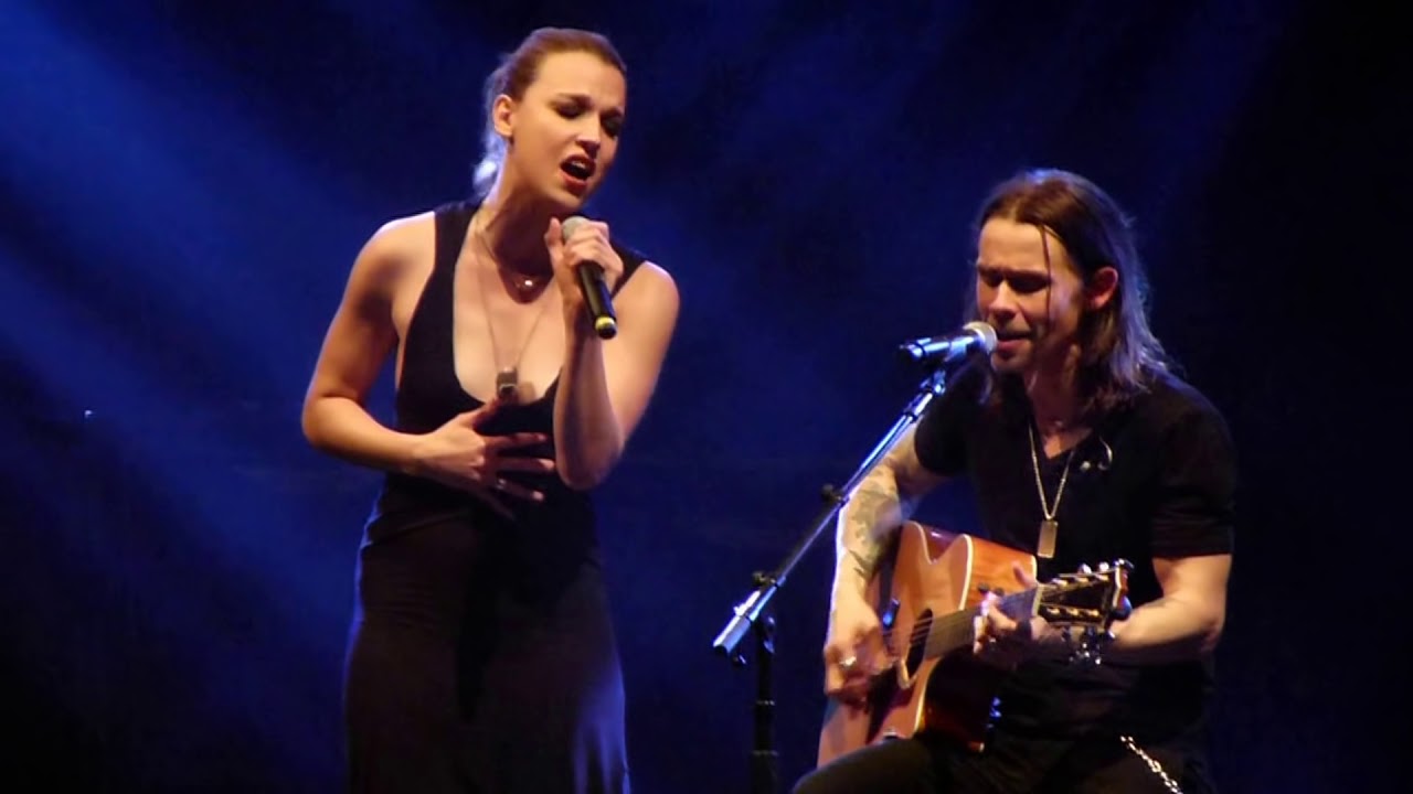 Watch Over You - Alter Bridge ft. Lzzy Hale Manchester Arena 22/10/2013 HD