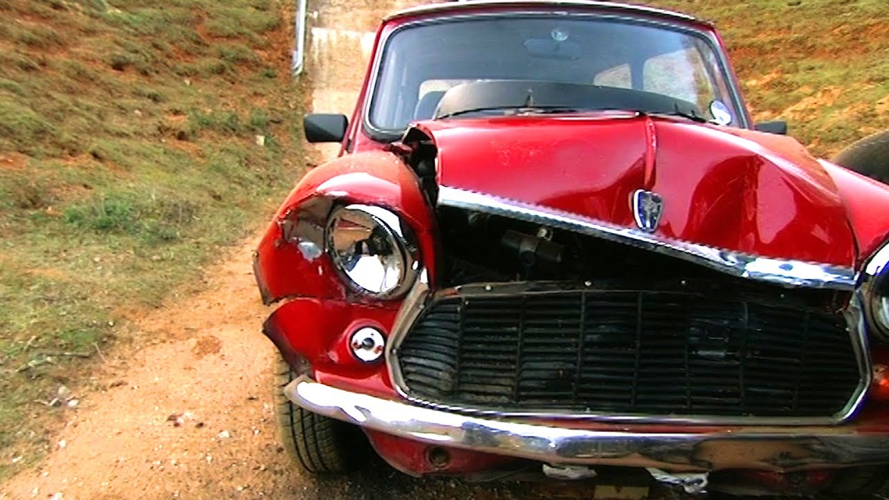 Crash Test: An Old Mini VS A Modern City Car - Fifth Gear