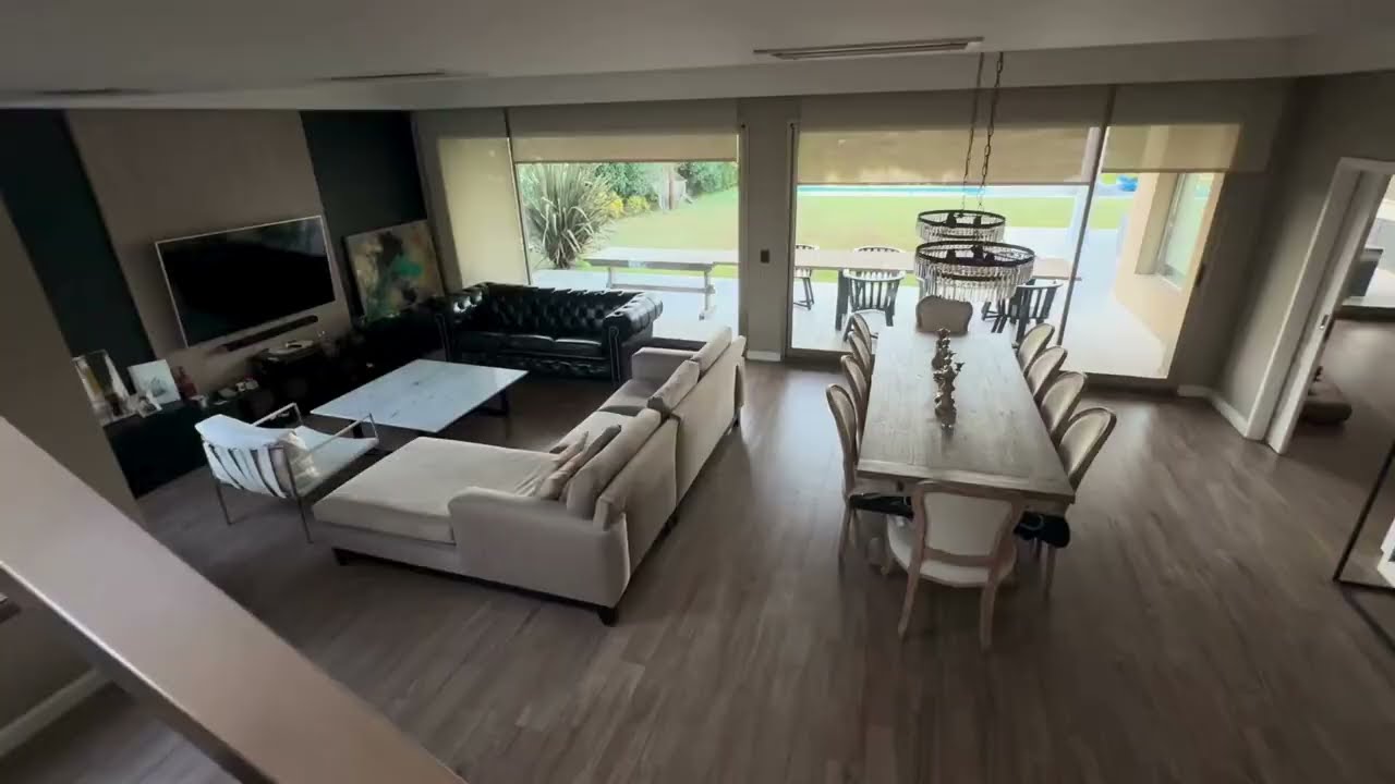 Exclusiva casa totalmente amoblada, pensada para disfrutar el confort y la vida al aire libre