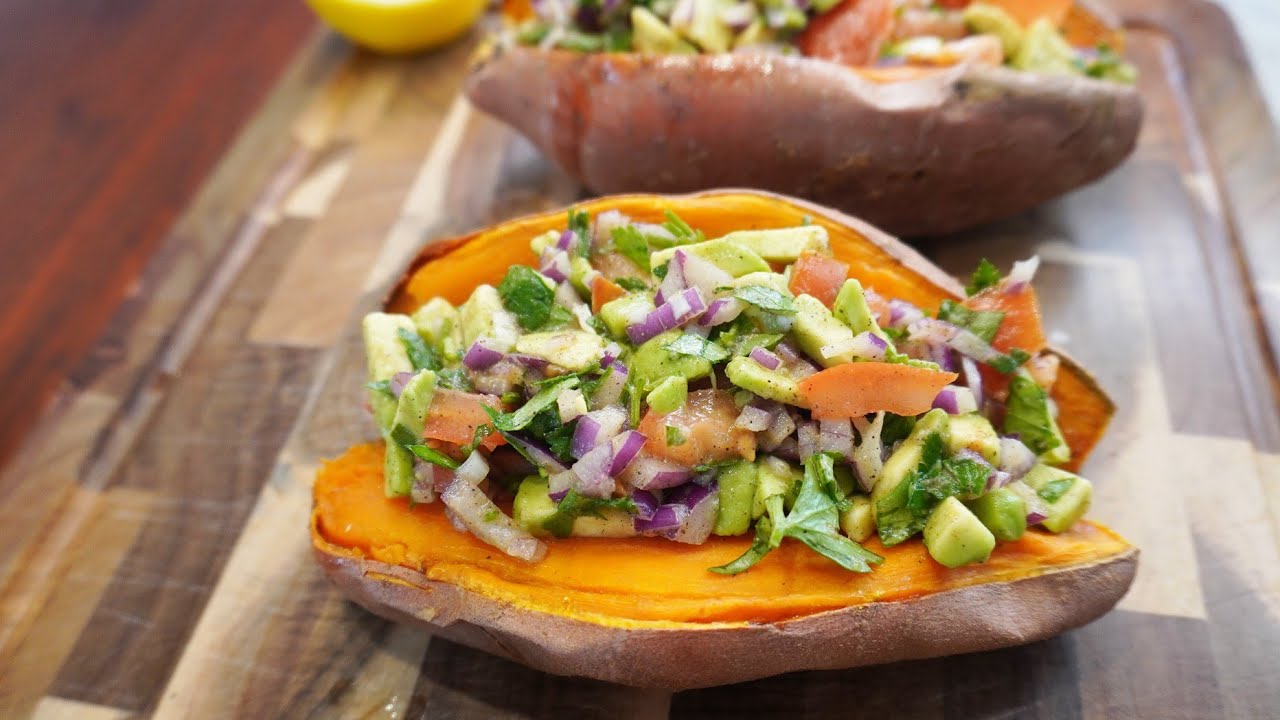 GEFÜLLTE SÜßKARTOFFELN MIT AVOCADO ( NACH MELLIˋS ART )