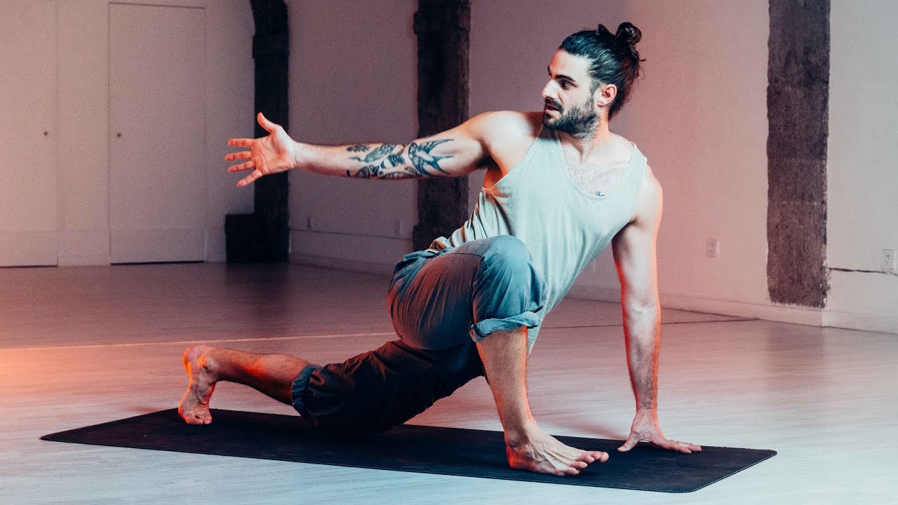 30 Minute Strong Vinyasa Yoga Flow To Feel Energised