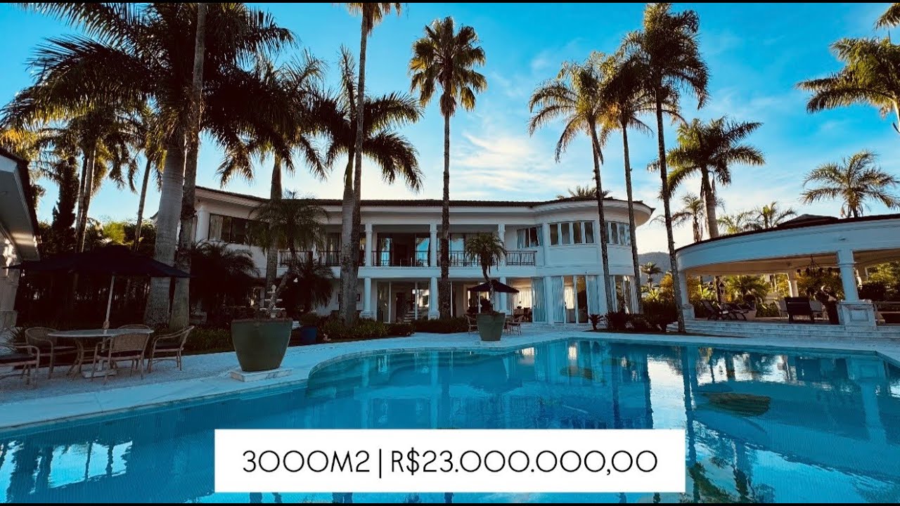 A mansão mais espetacular do condomínio Jardim Acapulco a venda por R$28.000.000,00. Vamos conhecer?