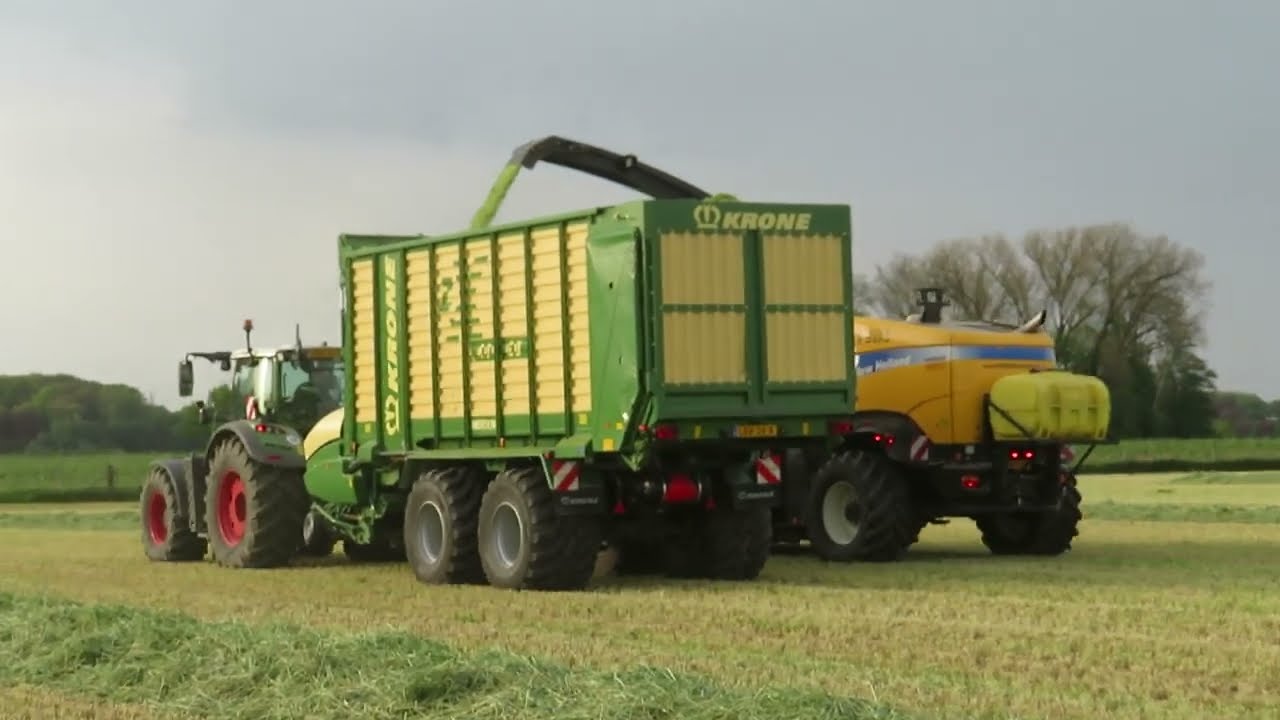 Snijrogge hakselen | Grünroggen häckseln | loonbedrijf Mertens | New Holland FR9060 | Fendt 724