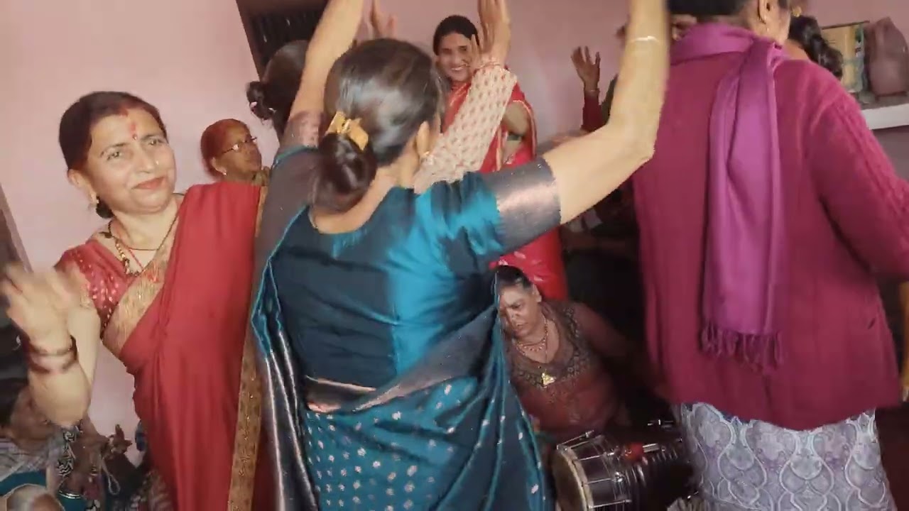 गढ़वाली भजन मेरो माखन चुरोदू मेरो बाल भगवान !! कान्हा जी के भक्त झूम उठे !! Poonam Chamoli vigs !!