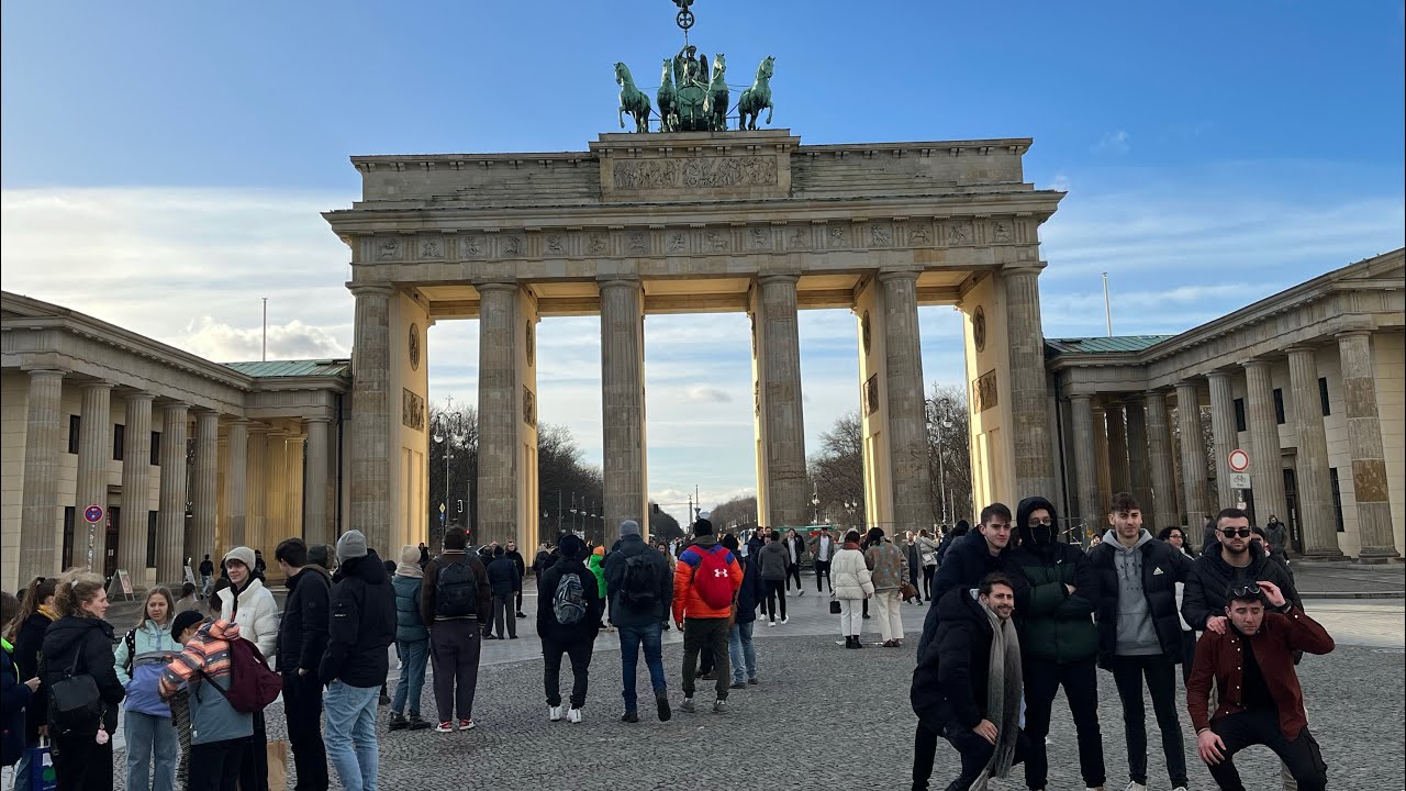 BERLIN CITY WALK - Brandenburg Gate, Reichstag Building, City Center