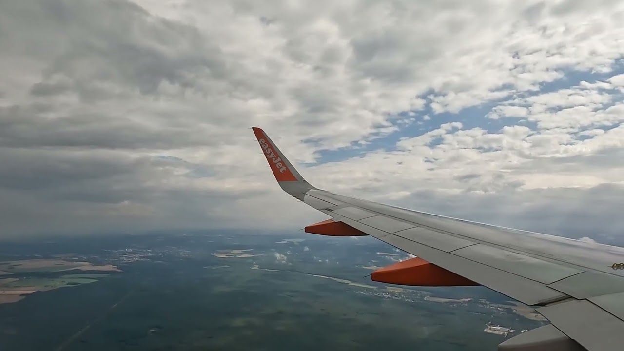 Landing at Berlin Brandenburg | Easyjet A320-200 | Economy class.
