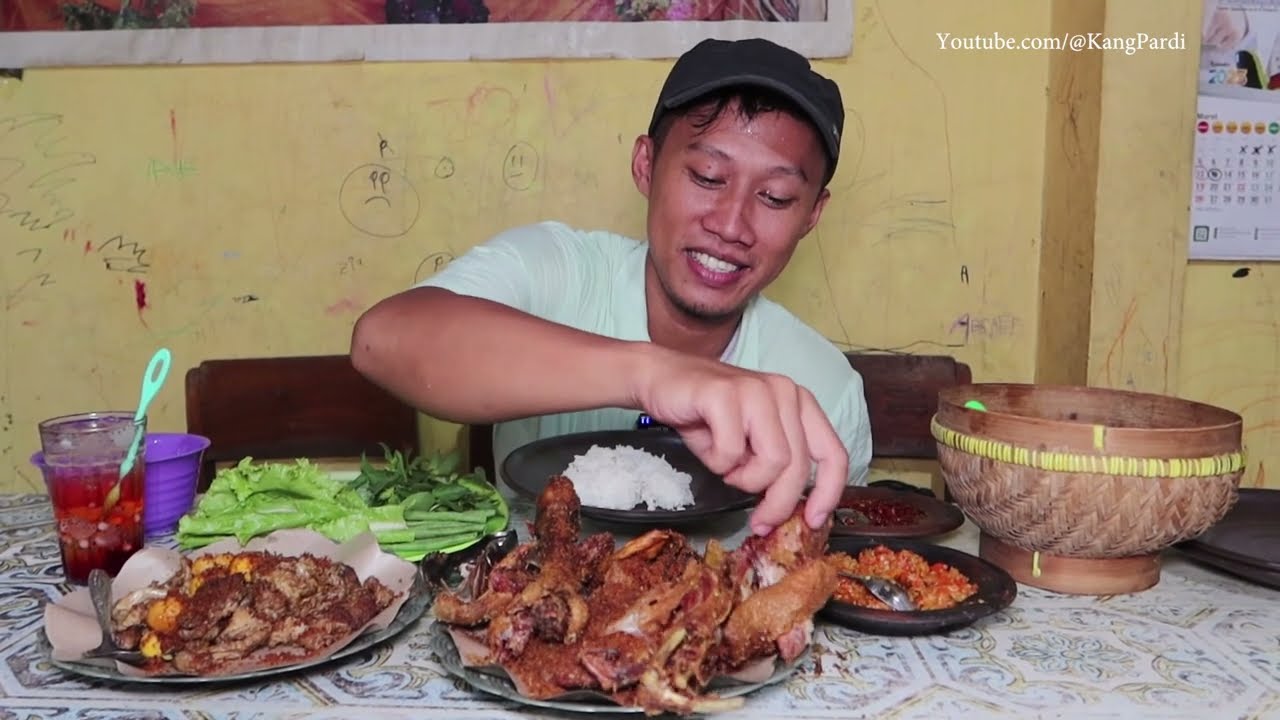 Makan siang Bebek Goreng Rempah Sambal Bawang Nyoss!!