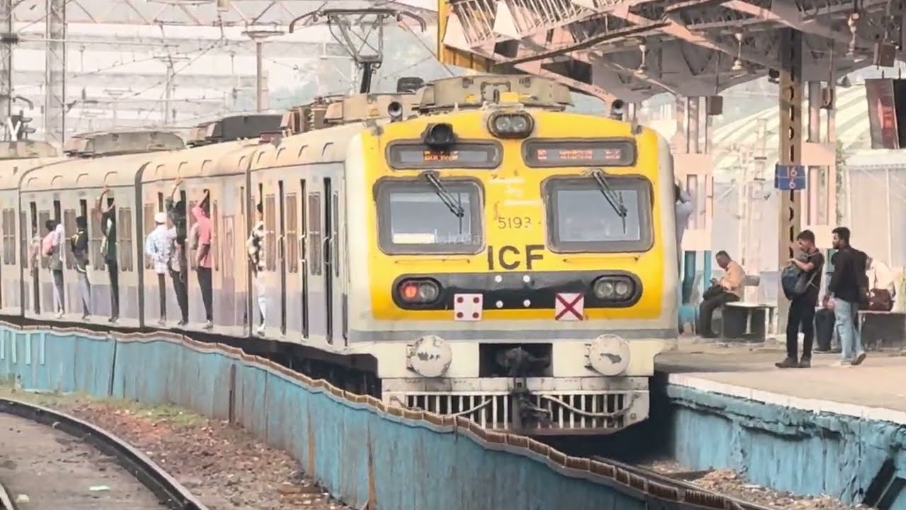 Mumbai Local Trains at Khar Road | Arrivals, Departures & Skips