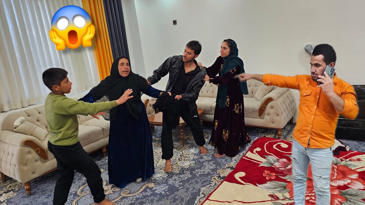 Fatima's meeting: Nemat's and Soraya's shoes for Hujjat.  #deoora 