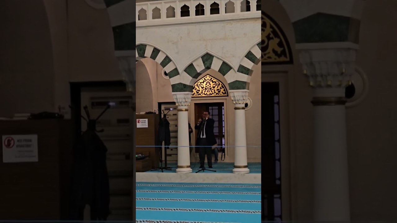 Ezani i akshamit në Xhaminë e Namazgjasë në Tiranë, nga Rexhep ef. Qerkezi.