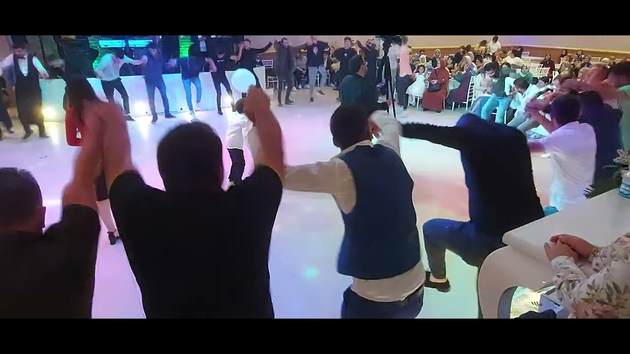 yıkım ekibi sahnede...