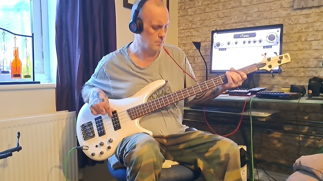 Motley Crue Kickstart my heart Bass Cover