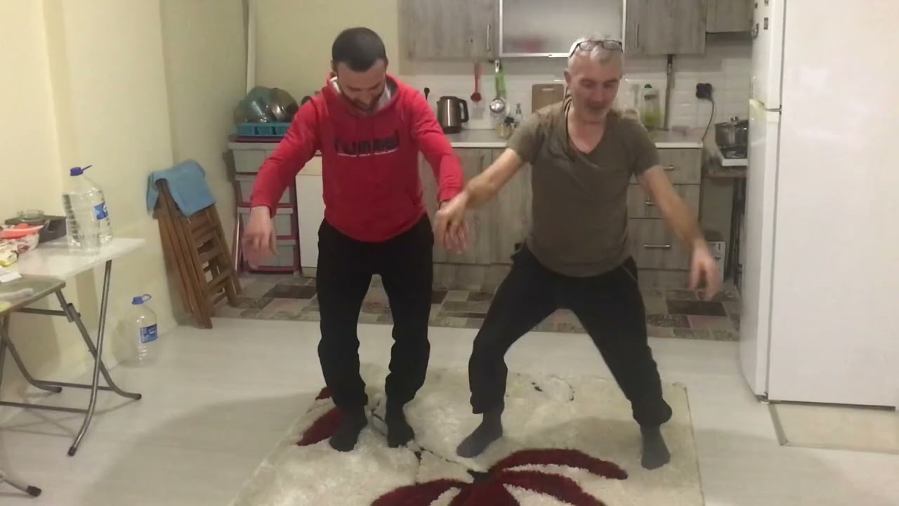Darlandım… savaş bir yandan ekonomik kriz bir yandan …edeyim bi horon da def-i gam alayım dedim…