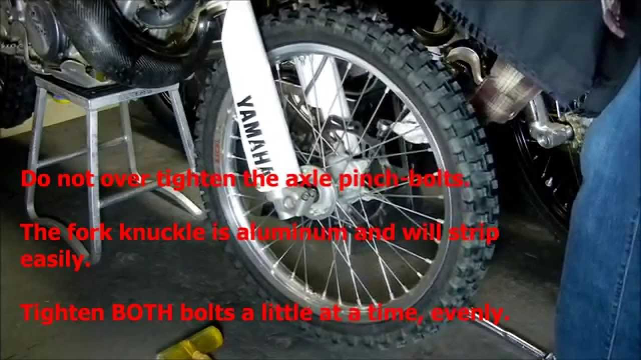 How to Tighten the Front Wheel on a Motorcycle