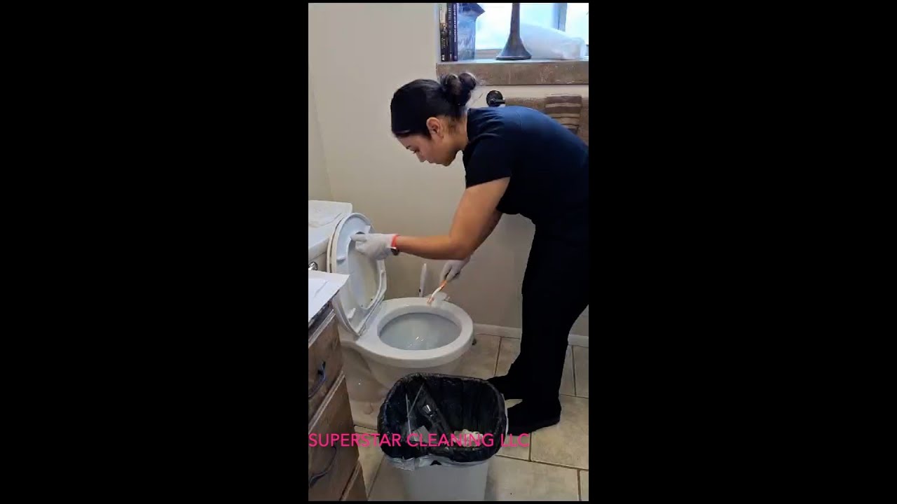 HOW TO DEEP CLEAN YOUR TOILET! / MOTIVATIONAL CLEANING!
