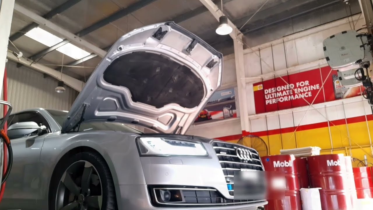 Audi A8 TFSI 8-cyl Engine Oil Service