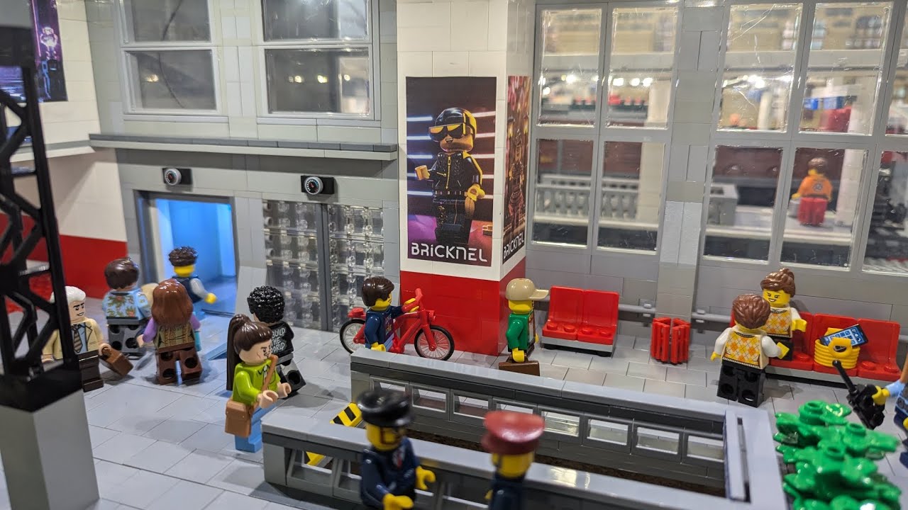 Hintere Eingangshalle des Bahnhofs wächst! Aufzüge, Treppenabgang...• BRICK WORLD LEGO® UPDATE (402)