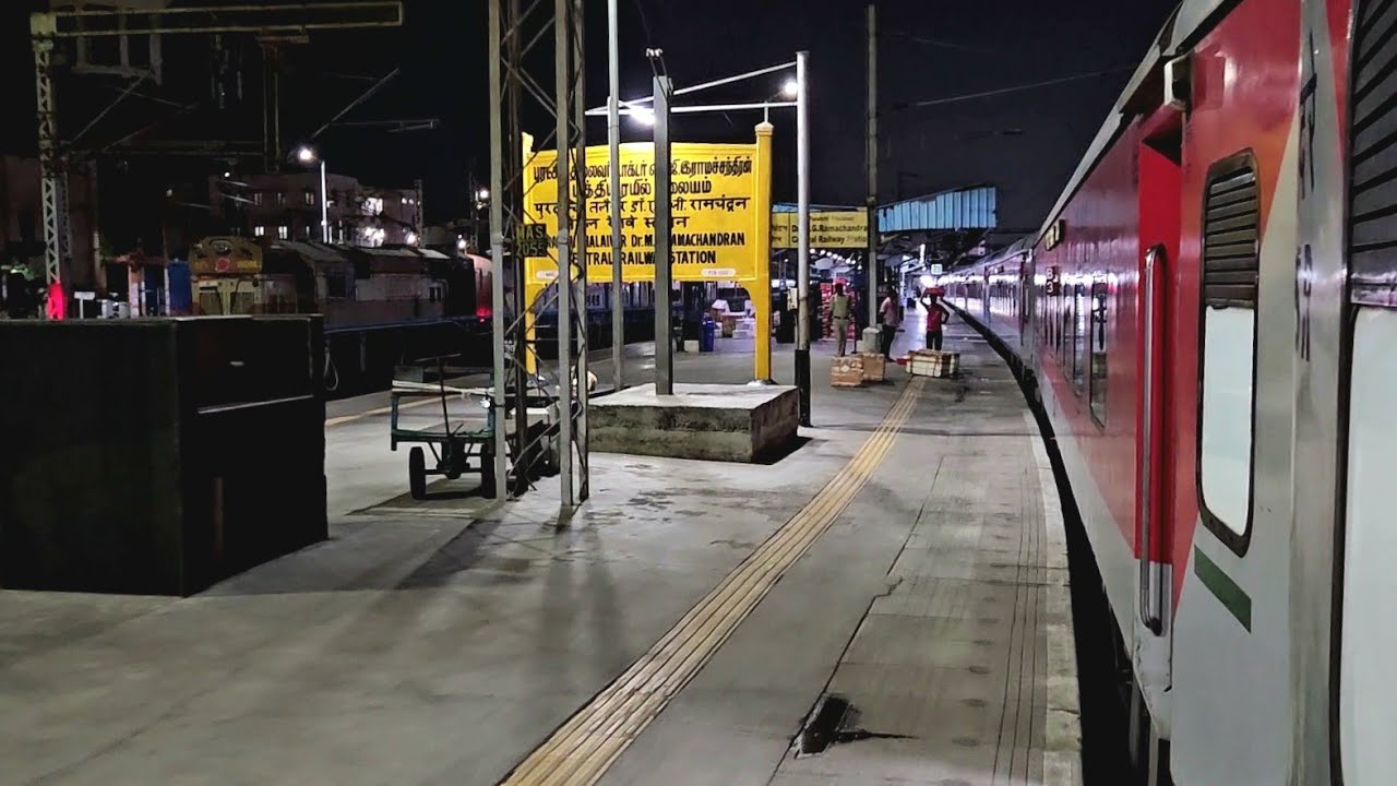 12621 Tamil Nadu Express departing Chennai Central !!