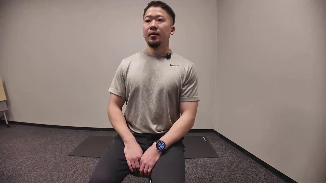 1月22日　C1　「オフィス」椅子に座ったままストレッチ。