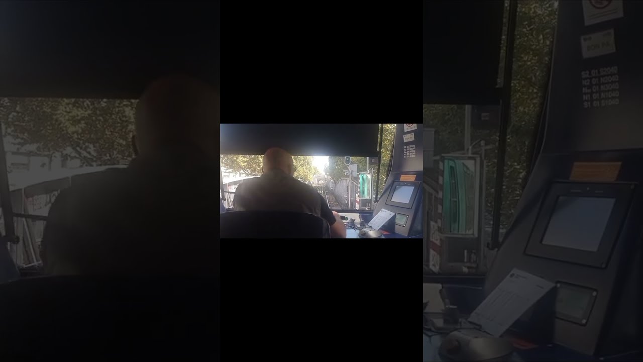 En cabine sur la ligne 2 du Métro parisien. (Time lapse)