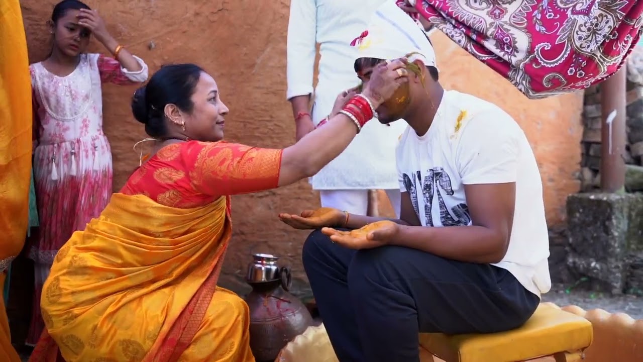 पहाड़ी शादी: उत्तराखंड की पारंपरिक शादी और रीति-रिवाजों के लिए  का वीडियो देख सकते हैं.