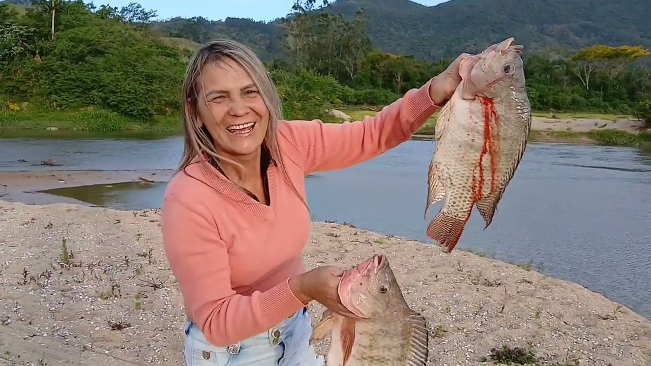 Acampamento e pescaria na barranca do rio 