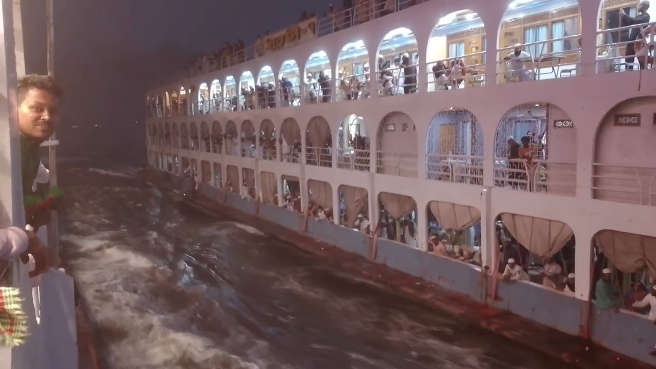 সদরঘাট এসে রুপের রানি সুরভি-৭ এবং পারাবত ১৮ যুদ্ধ   