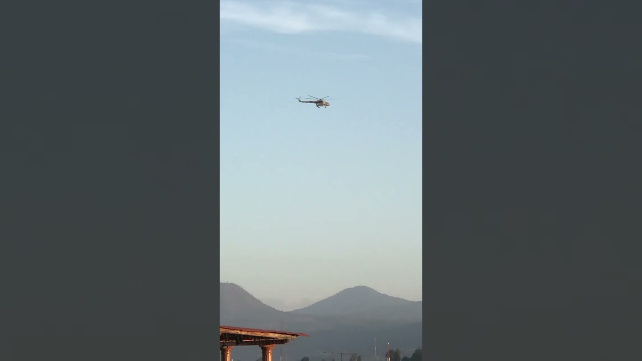 🥹🙏🫢 Dos Helicópteros vuelan por el cielo de la ciudad de Zacapu Michoacán Mexico.