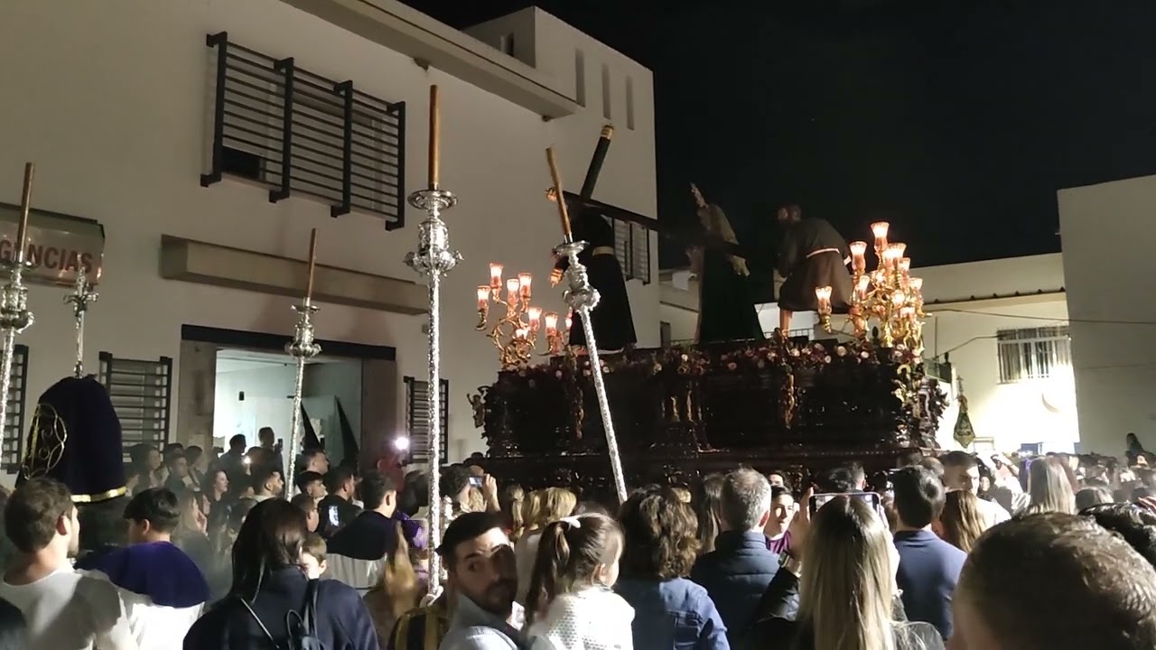 Nuestra Esperanza y su bendito hijo entran en el centro de salud de Guillena 2023