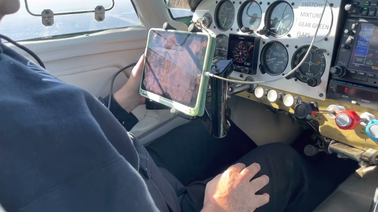 Mooney &ldquo;M20C&rdquo;&hellip; lowering the manual landing gear, using the leg to make it easier